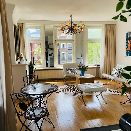 La Vie En Rose Centre