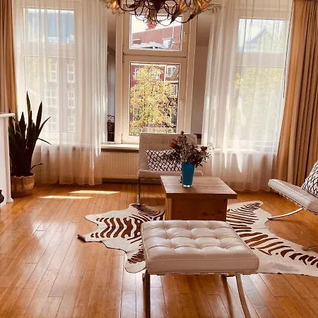 La Vie En Rose Centre Bed and Breakfast