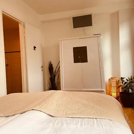 La Vie En Rose Centre Bed and Breakfast 3*