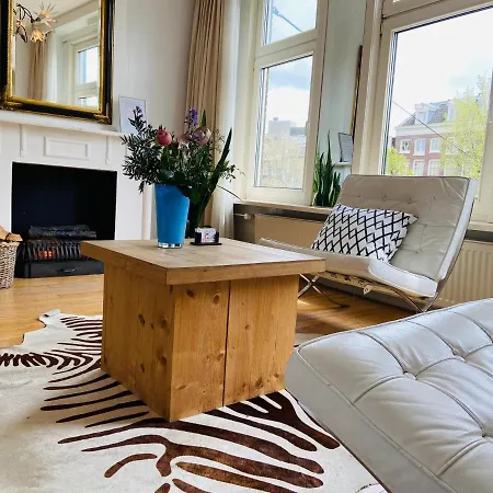 La Vie En Rose Centre Bed and Breakfast 3*