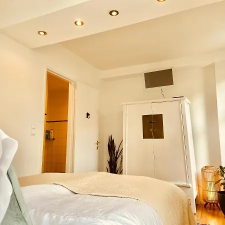 La Vie En Rose Centre Bed and Breakfast 3*