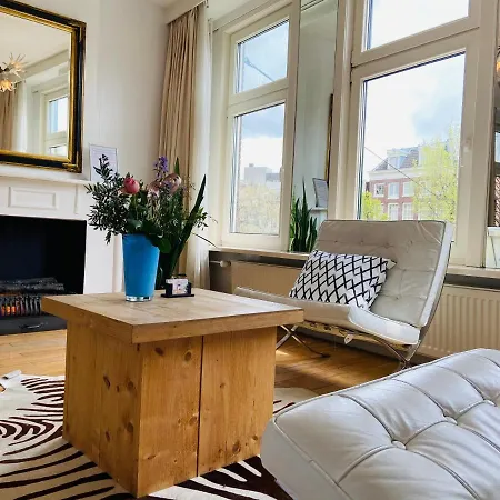 La Vie En Rose Centre Bed & Breakfast