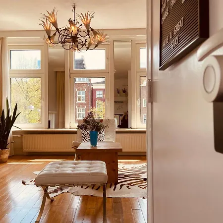 La Vie En Rose Centre Bed and breakfast 3*