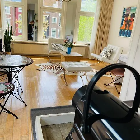 La Vie En Rose Centre Bed & Breakfast